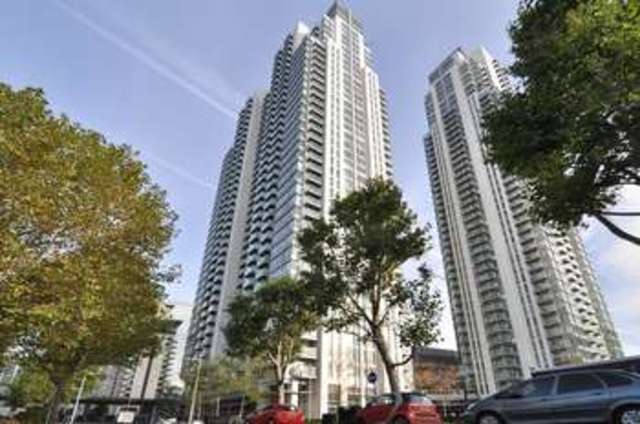 Image of Flat for sale in Pan Peninsula Square London E14 at Canary Wharf, E14 9HD