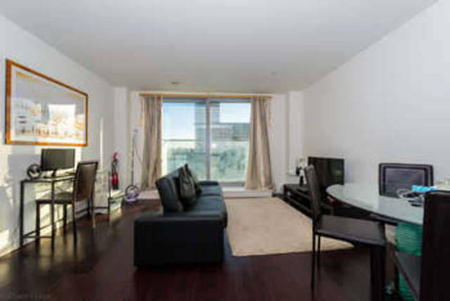  Image of 1 bedroom Flat for sale in Pan Peninsula Square London E14 at Canary Wharf, E14 9HN
