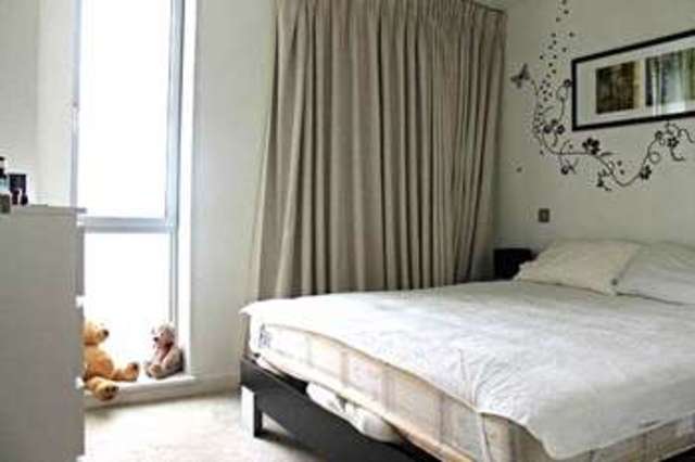  Image of 1 bedroom Flat for sale in Pan Peninsula Square London E14 at Canary Wharf, E14 9HR