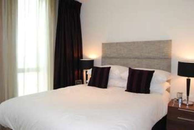  Image of 1 bedroom Flat for sale in Pan Peninsula Square London E14 at Canary Wharf, E14 9HR