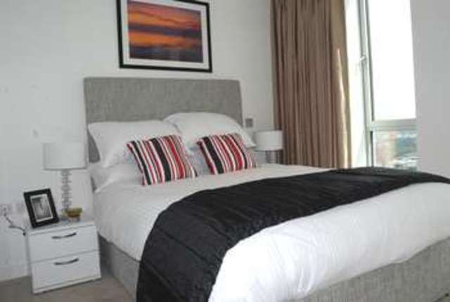 Image of 1 bedroom Flat for sale in Pan Peninsula Square London E14 at Canary Wharf, E14 9HQ