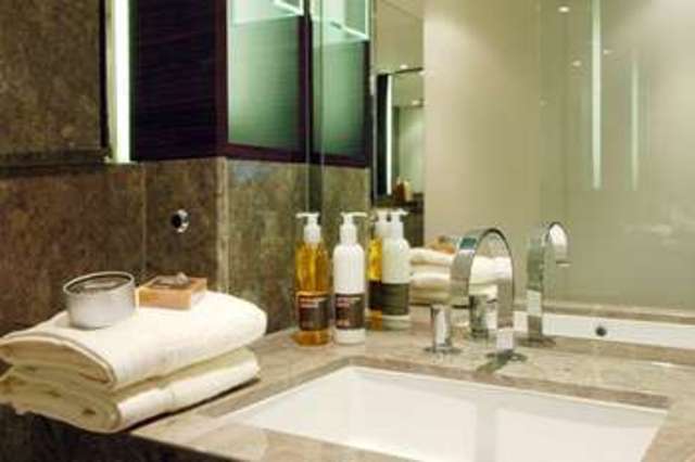  Image of 1 bedroom Flat for sale in Pan Peninsula Square London E14 at Canary Wharf, E14 9HQ