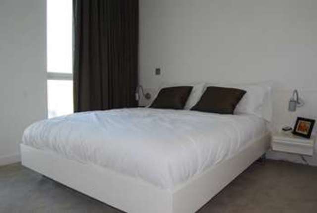  Image of 1 bedroom Flat for sale in Pan Peninsula Square London E14 at Canary Wharf, E14 9HR