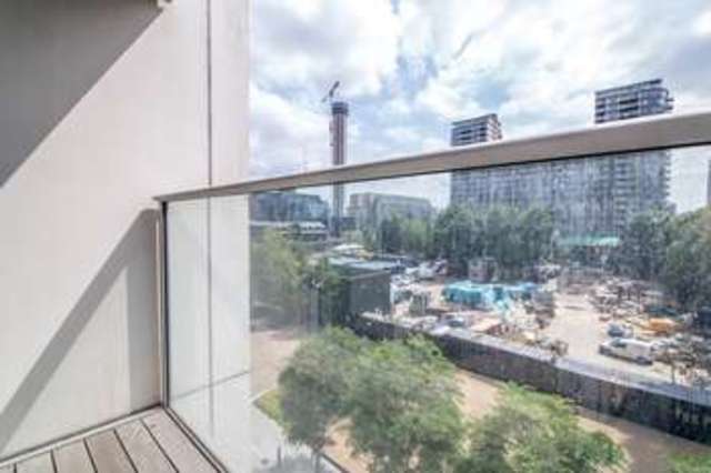  Image of 1 bedroom Flat for sale in Pan Peninsula Square London E14 at Canary Wharf, E14 9HA