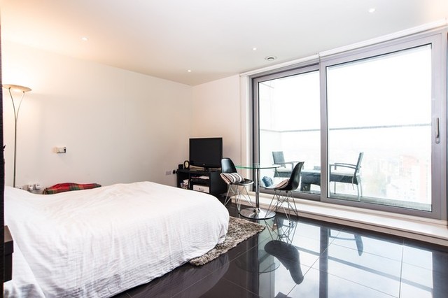  Image of Flat for sale in Pan Peninsula Square London E14 at Canary Wharf, E14 9HJ