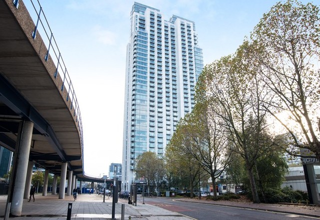  Image of Flat for sale in Pan Peninsula Square London E14 at Canary Wharf, E14 9HJ