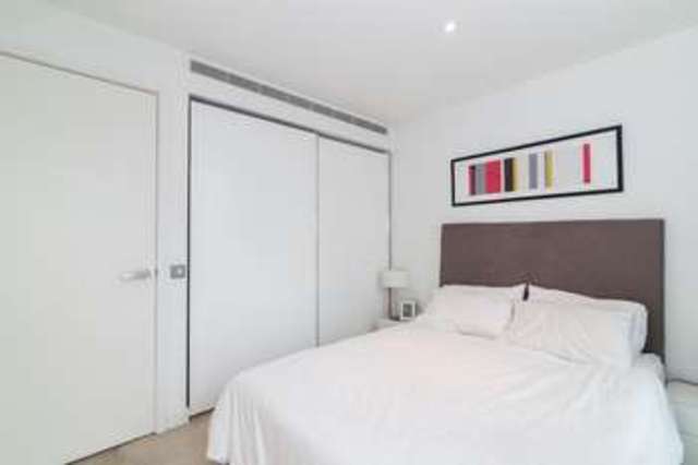  Image of 1 bedroom Flat for sale in Pan Peninsula Square London E14 at Canary Wharf, E14 9HG