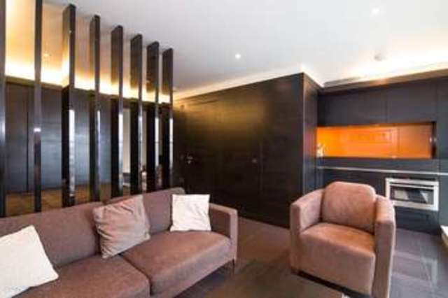  Image of Flat for sale in Pan Peninsula Square London E14 at Canary Wharf, E14 9HD
