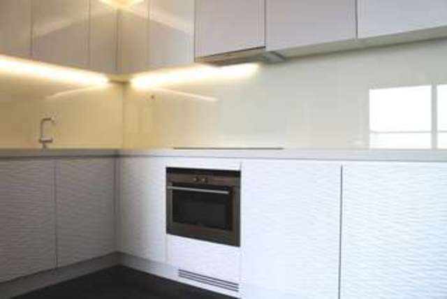  Image of 1 bedroom Flat to rent in Pan Peninsula Square London E14 at Canary Wharf, E14 9HQ