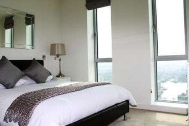  Image of 1 bedroom Flat to rent in Pan Peninsula Square London E14 at Canary Wharf, E14 9HQ