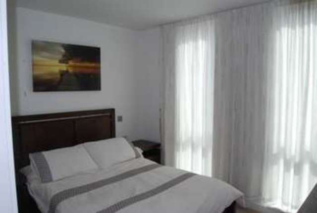 Image of 1 bedroom Flat to rent in Pan Peninsula Square London E14 at Canary Wharf  London, E14 9HN
