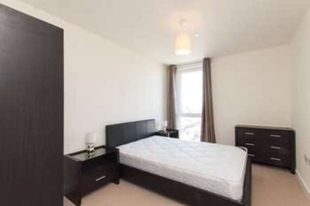  Image of 3 bedroom Flat to rent in Hay Currie Street London E14 at 6 Hay Currie Street  Poplar, E14 6GF