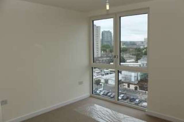  Image of 3 bedroom Flat to rent in Hay Currie Street London E14 at 6 Hay Currie Street  Poplar, E14 6GF