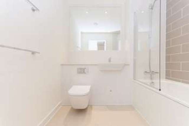  Image of 2 bedroom Flat to rent in Hay Currie Street London E14 at 6 Hay Currie Street  Poplar, E14 6GF