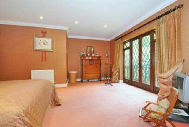  Image of 5 bedroom Detached house for sale in Park Close Rickmansworth WD3 at Rickmansworth, WD3 1QH