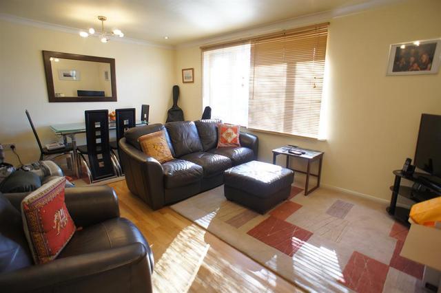  Image of 2 bedroom Flat to rent in Park Grange Croft Sheffield S2 at Sheffield  Sheffield, S2 3QJ