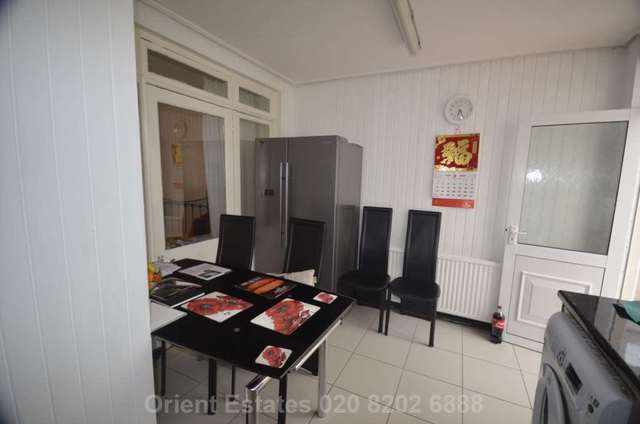  Image of House Share to rent in Park Road London NW4 at Park Road Hendon Central London, NW4 3PA