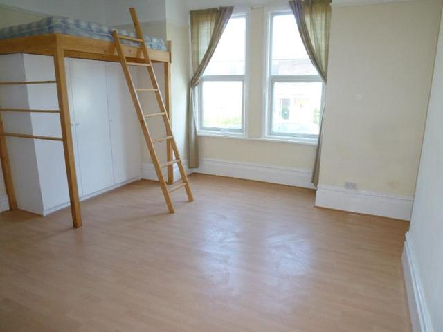 Image of Studio flat to rent in Park Road High Barnet Barnet EN5 at Barnet, EN5 5SE