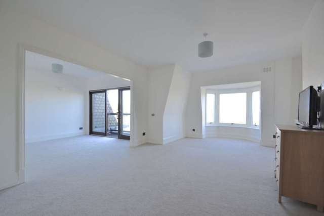  Image of 4 bedroom Apartment to rent in Park Road London NW8 at Park Road St John`s Wood London, NW8 7HY