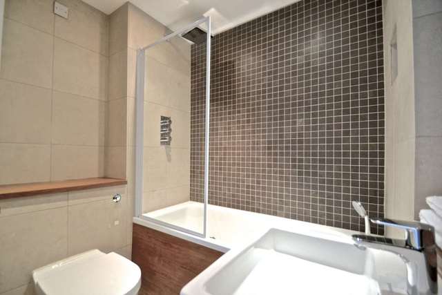  Image of 4 bedroom Apartment to rent in Park Road London NW8 at Park Road St John`s Wood London, NW8 7HY