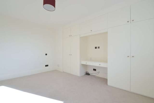  Image of 4 bedroom Apartment to rent in Park Road London NW8 at Park Road St John`s Wood London, NW8 7HY