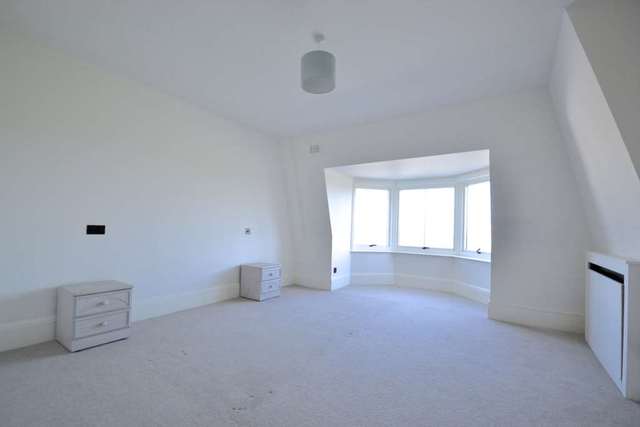  Image of 4 bedroom Apartment to rent in Park Road London NW8 at Park Road St John`s Wood London, NW8 7HY
