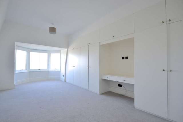  Image of 4 bedroom Apartment to rent in Park Road London NW8 at Park Road St John`s Wood London, NW8 7HY