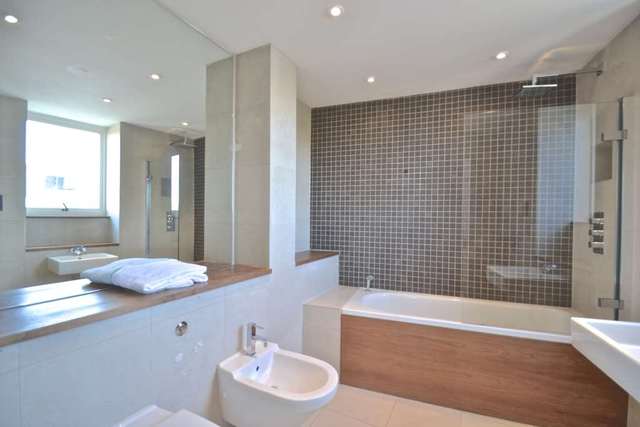  Image of 4 bedroom Apartment to rent in Park Road London NW8 at Park Road St John`s Wood London, NW8 7HY