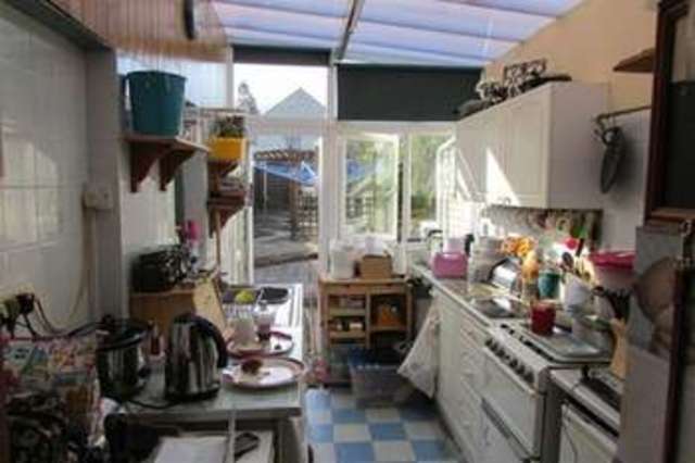  Image of 2 bedroom Terraced house for sale in Park Road Street BA16 at Street, BA16 0JN