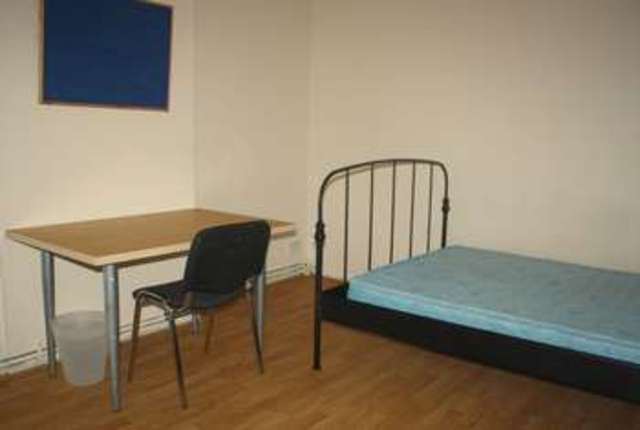  Image of 5 bedroom Detached house to rent in Park View Road Uxbridge UB8 at Park View Road  Uxbridge, UB8 3LJ