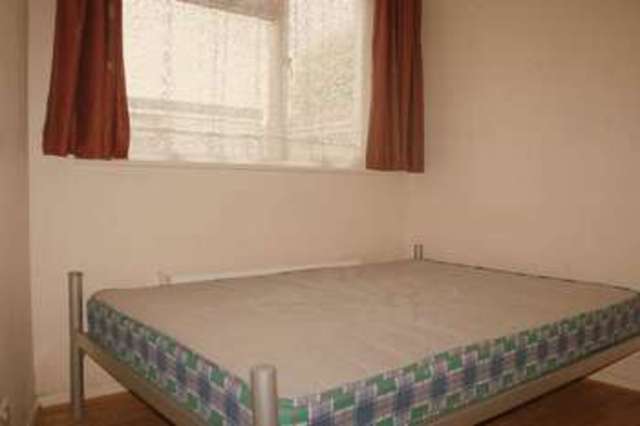 Image of 5 bedroom Detached house to rent in Park View Road Uxbridge UB8 at Park View Road  Uxbridge, UB8 3LJ