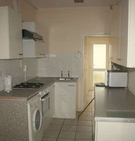  Image of 5 bedroom Detached house to rent in Park View Road Uxbridge UB8 at Park View Road  Uxbridge, UB8 3LJ