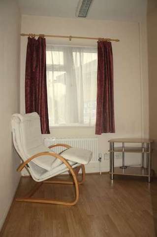  Image of 5 bedroom Detached house to rent in Park View Road Uxbridge UB8 at Park View Road  Uxbridge, UB8 3LJ