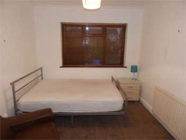 Image of 1 bedroom House Share to rent in Parkfields Hadleigh Benfleet SS7 at Parkfields Hadleigh Hadleigh, SS7 3YU