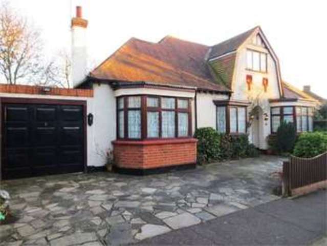  Image of 4 bedroom Detached house for sale in Pavilion Drive Leigh-on-Sea SS9 at Pavilion Drive Leigh on sea Leigh-on-Sea, SS9 3JR