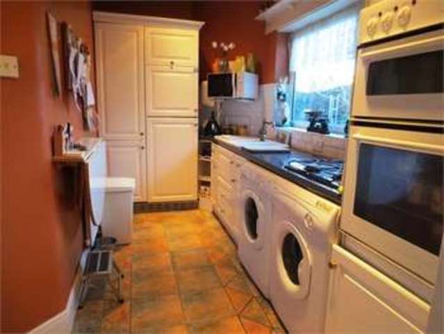  Image of 4 bedroom Detached house for sale in Pavilion Drive Leigh-on-Sea SS9 at Pavilion Drive Leigh on sea Leigh-on-Sea, SS9 3JR