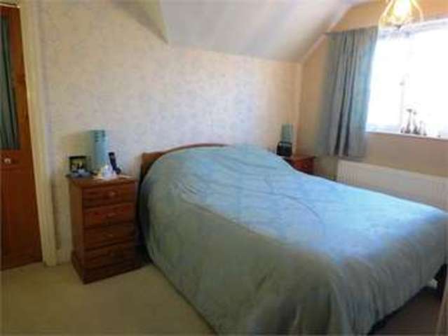  Image of 4 bedroom Detached house for sale in Pavilion Drive Leigh-on-Sea SS9 at Pavilion Drive Leigh on sea Leigh-on-Sea, SS9 3JR