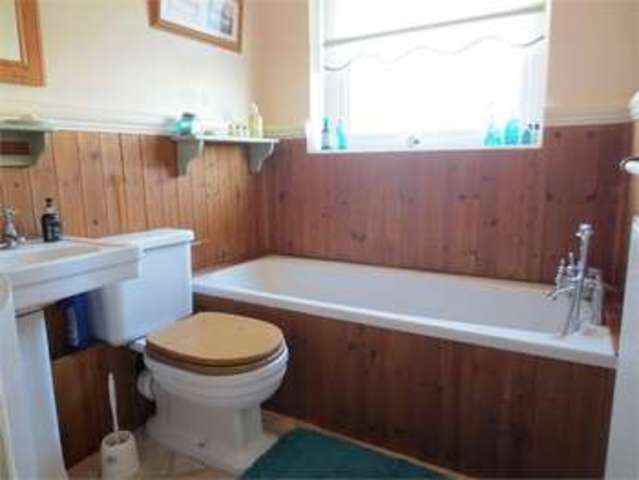  Image of 4 bedroom Detached house for sale in Pavilion Drive Leigh-on-Sea SS9 at Pavilion Drive Leigh on sea Leigh-on-Sea, SS9 3JR