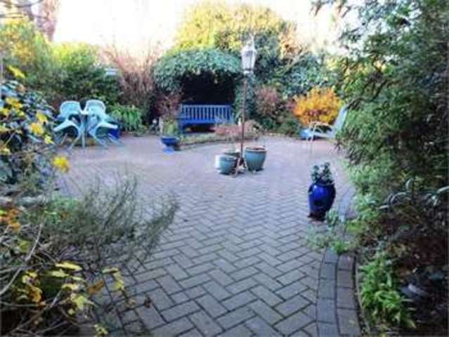  Image of 4 bedroom Detached house for sale in Pavilion Drive Leigh-on-Sea SS9 at Pavilion Drive Leigh on sea Leigh-on-Sea, SS9 3JR