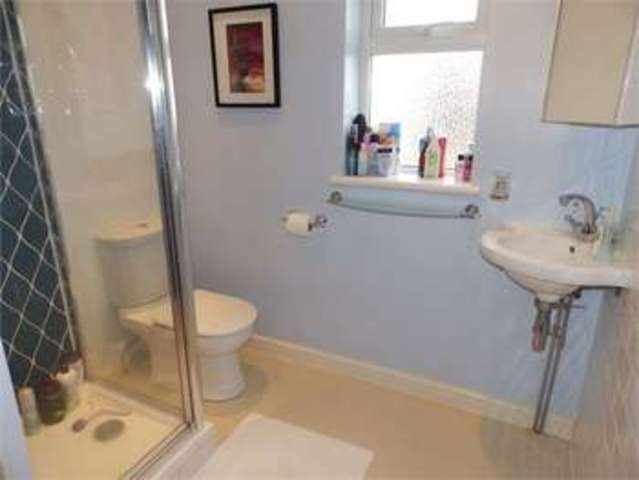  Image of 1 bedroom House Share to rent in Pavilion Drive Leigh-on-Sea SS9 at Pavilion drive Leigh on sea Leigh-on-Sea, SS9 3JS