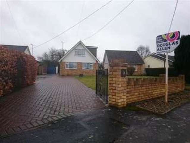  Image of 4 bedroom Bungalow for sale in Peartree Lane Doddinghurst Brentwood CM15 at Doddinghurst Brentwood Brentwood, CM15 0RH