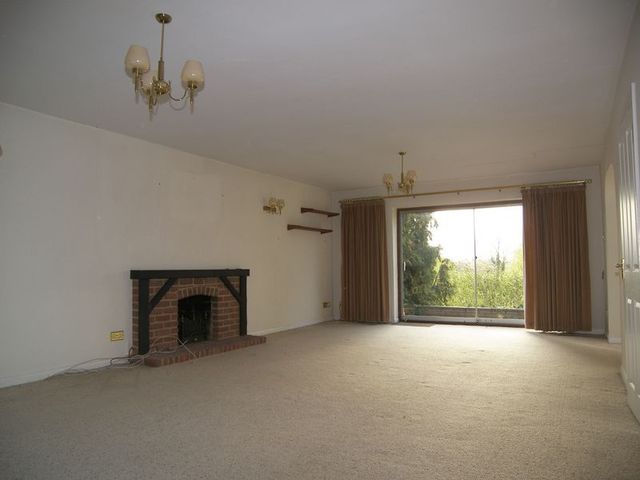  Image of 4 bedroom Detached house to rent in Pelhams Walk Esher KT10 at Pelhams Walk  Esher, KT10 8QA