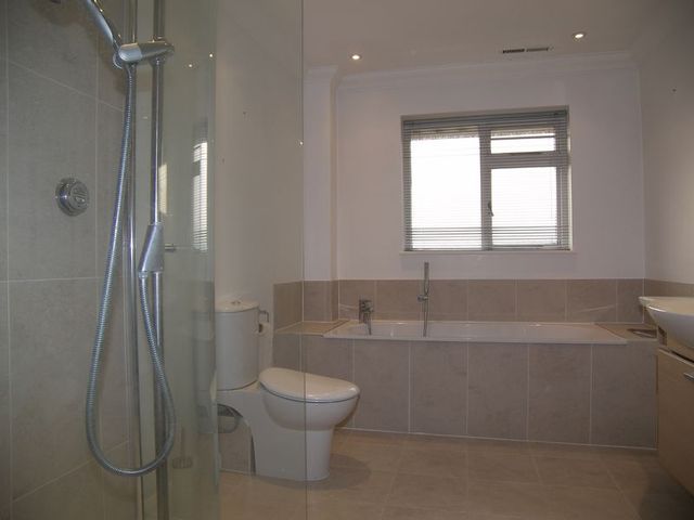  Image of 4 bedroom Detached house to rent in Pelhams Walk Esher KT10 at Pelhams Walk  Esher, KT10 8QA