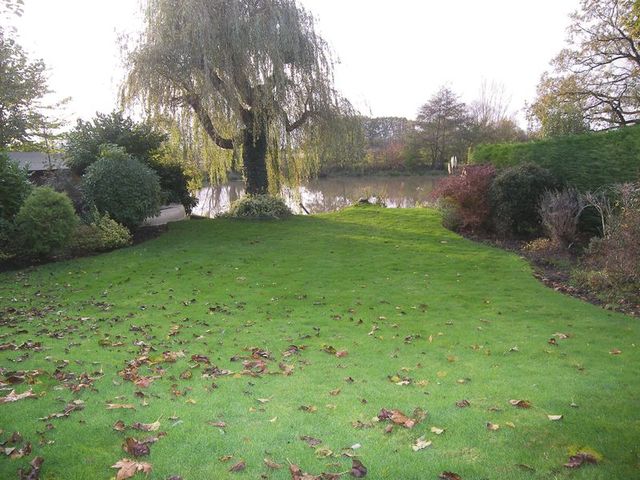  Image of 4 bedroom Detached house to rent in Pelhams Walk Esher KT10 at Pelhams Walk  Esher, KT10 8QA