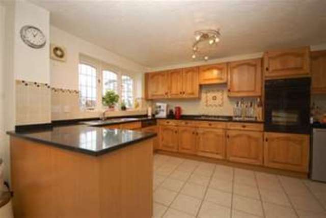  Image of 5 bedroom Property to rent in Pellings Rise Crowborough TN6 at Crowborough, TN6 2RZ