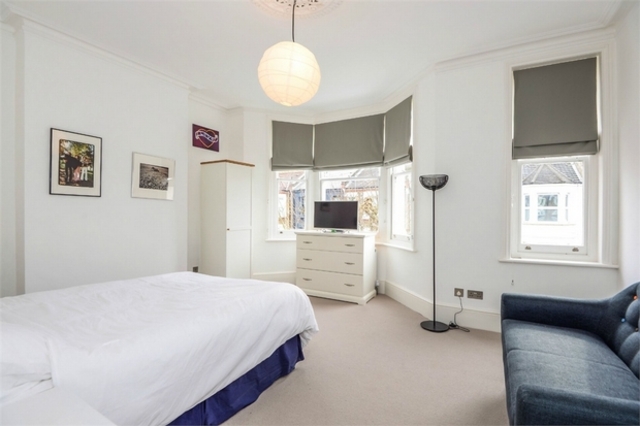  Image of 4 bedroom Terraced house for sale in Pember Road London NW10 at Kensal Rise Kensal Rise, NW10 5LU