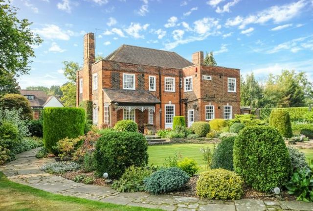 Image of 4 bedroom Detached house for sale in Pembroke Road Northwood HA6 at Moor Park  Northwood, HA6 2HP