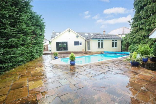  Image of 4 bedroom Detached house for sale in Penn Road Park Street St. Albans AL2 at Penn Road Park Street St. Albans, AL2 2QT