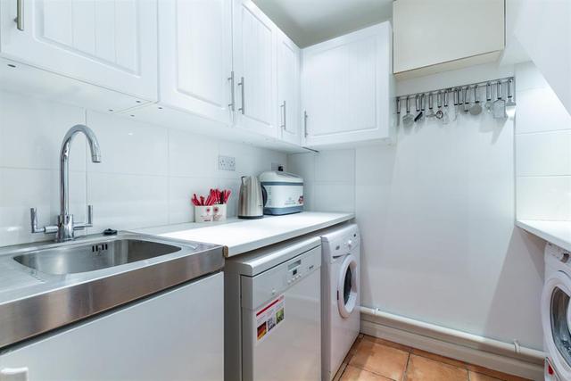  Image of 4 bedroom Detached house for sale in Penn Road Park Street St. Albans AL2 at Penn Road Park Street St. Albans, AL2 2QT