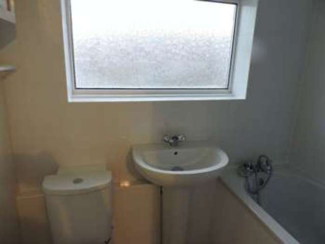  Image of 2 bedroom Flat to rent in Penrith Road Basingstoke RG21 at Penrith Road  Basingstoke, RG21 8UR